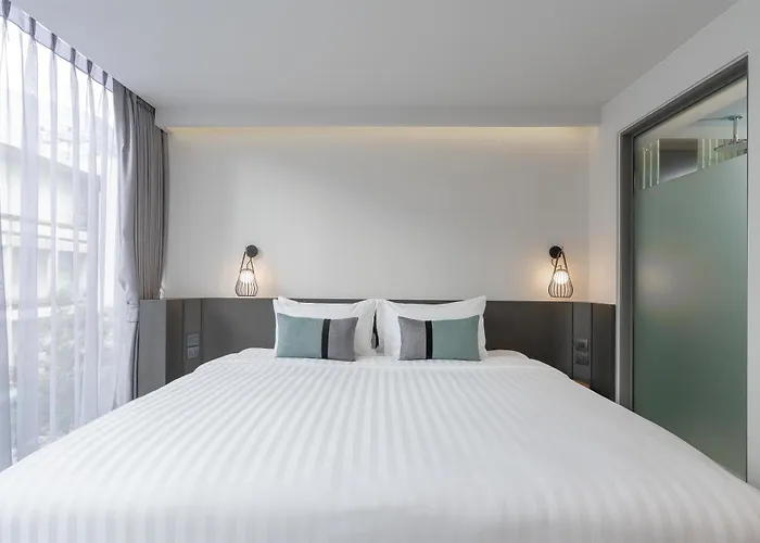 Seekers Finders Rama IV Hotel Surestay Collection By BW Bangkok