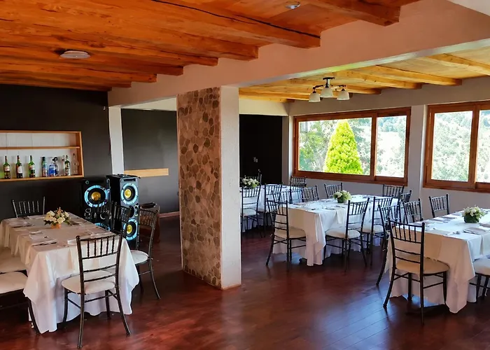 Vacaciones En Cuenca, Quedate En Picota Cucho Una Encantadora Quinta Vip Con Jacuzzi, Turco, Zona Bbq A 10Km Del Centro De La Ciudad - 20 Huespedes - 3 Habitaciones