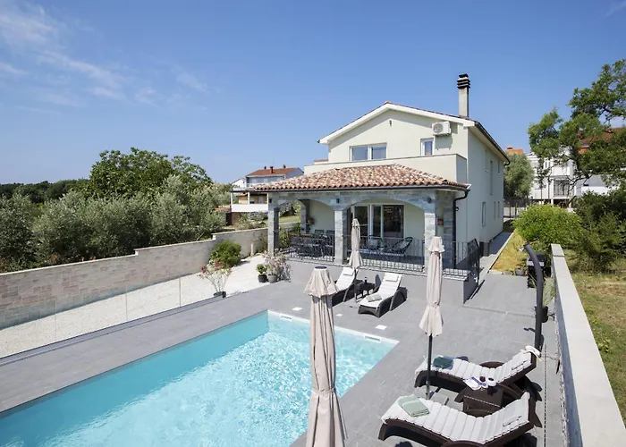 Villa Eman Pula