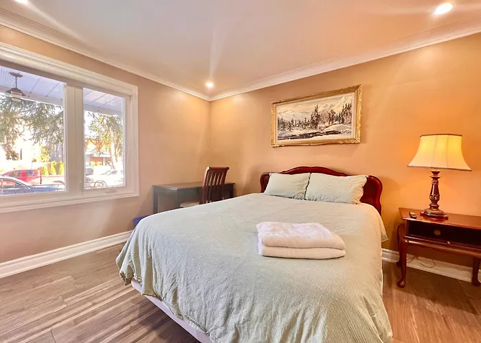 Upgraded Rooms With Bath 7-Min To Subway Near Downsview Rogers Stadium Toronto