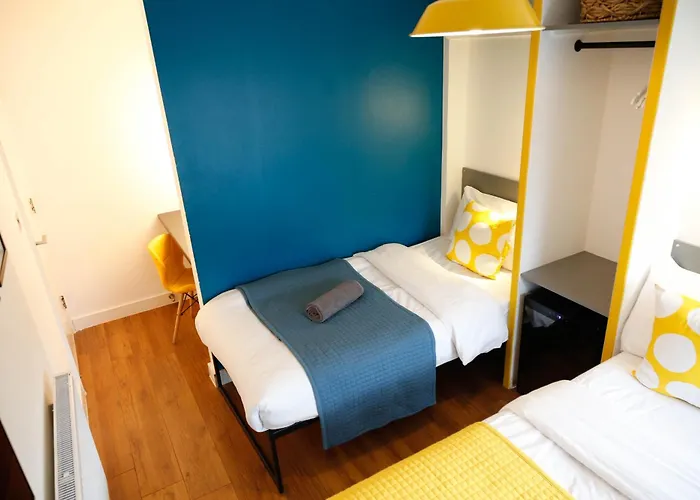 New Luxury Rooms In The Heart Of London Next To Shops, Cafes, Bars & Metro With Shared Bathrooms