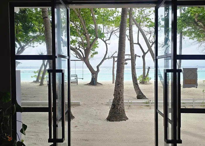 The Pearl Seaview Hotel Fulidhoo