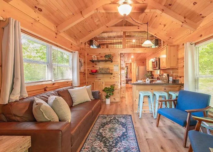 Ryon Tiny Home Cabin City-Side Rustic Retreat Chattanooga