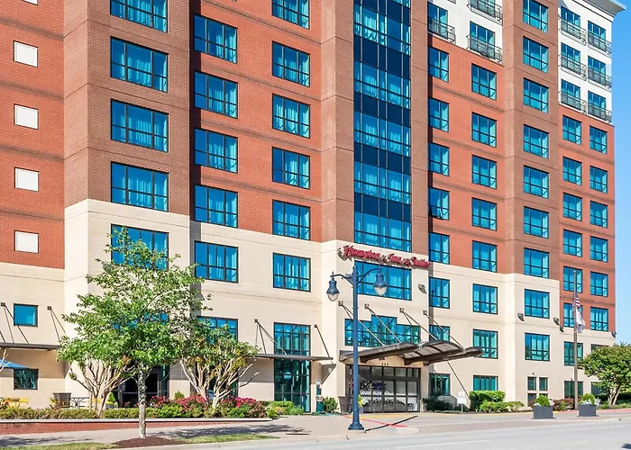Hampton Inn & Suites National Harbor-Newly Renovated