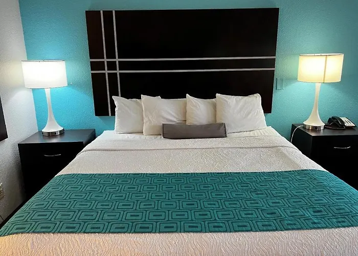 Howard Johnson By Wyndham Houston Heights/Downtown