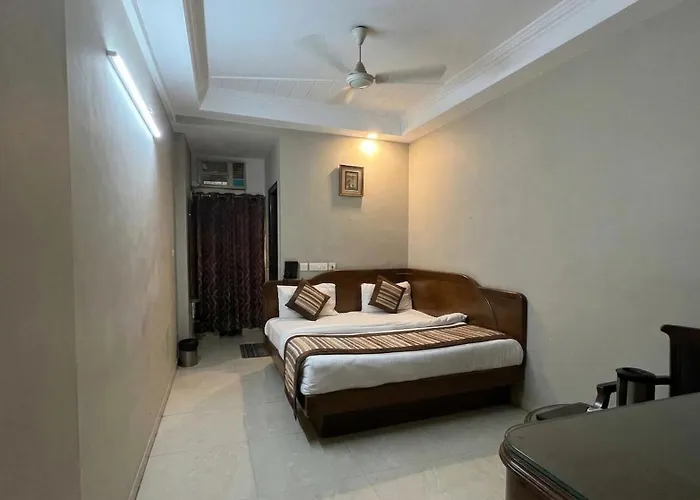 Hotel Chanchal Deluxe - New Delhi Train Station