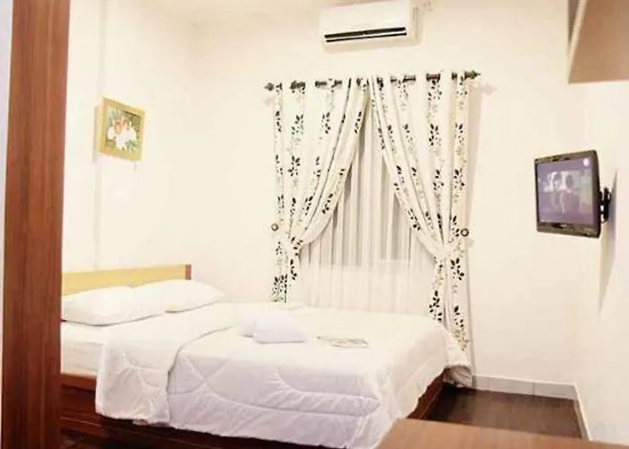 Lotus Bandung Hotel, Cafe, And Meeting Place