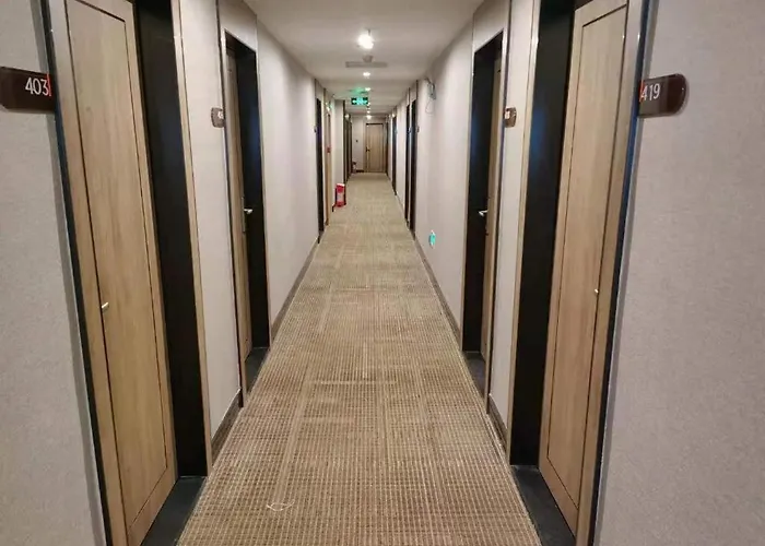 7 Days Premium Guangzhou Guangyuan Passenger Station Hotel