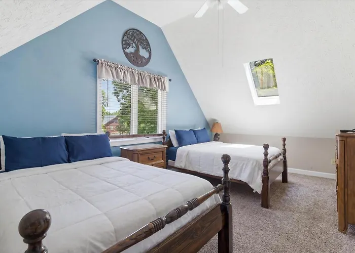 Bear Valley Cabin By Beyond Expectations W Hot Tub Pigeon Forge