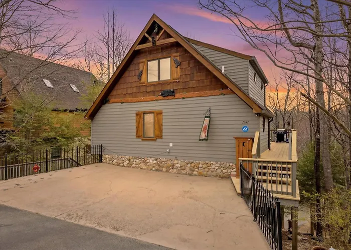 Bear Valley Cabin By Beyond Expectations W Hot Tub Pigeon Forge