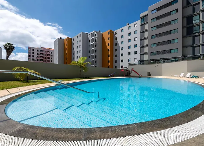 Sky View - Spacious Stay With Pool & Gym Funchal 