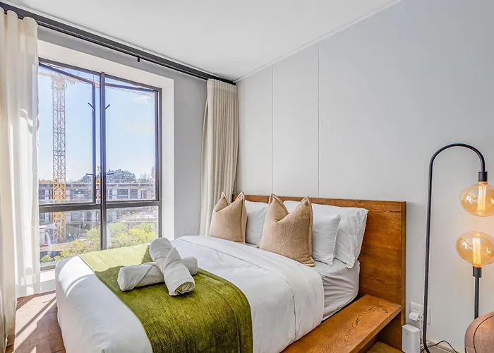Luxury Modern One-Bedroom Apartment L Secure Parking L Fast Wi-Fi Johannesburg