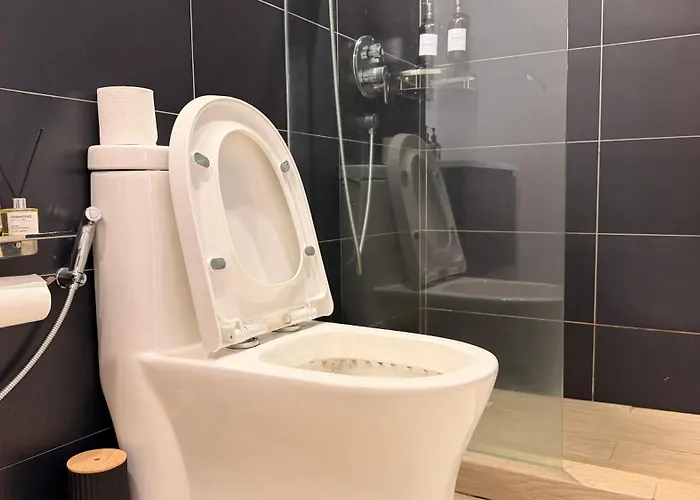 Casa De Luxe 2 Bedroom Apartment On Mombasa Rd Near Jkia Airport And Sgr, With A Pool, Gym And Next To A Mall, Close To Emara Olesereni & Eka Hotel Nairobi