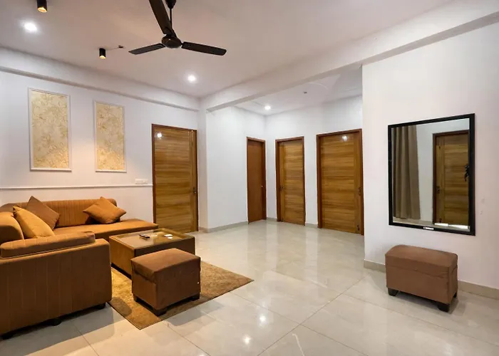 Premium 2Bhk Luxury Stay Near Noida Sector 62