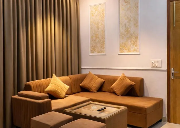 Premium 2Bhk Luxury Stay Near Noida Sector 62