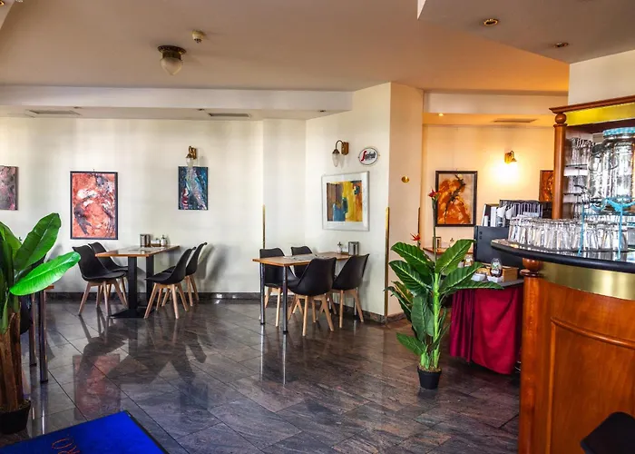 Suite Hotel 900M Zur Oper Vienna