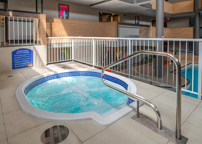 Coast Calgary University Area Hotel By Apa