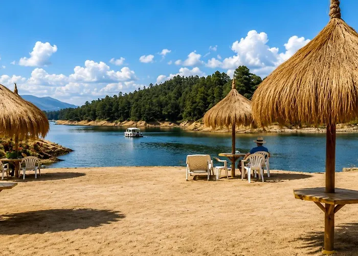 Hotel Pietrasanta Cabanas Frente A La Represa Penol Guatapé