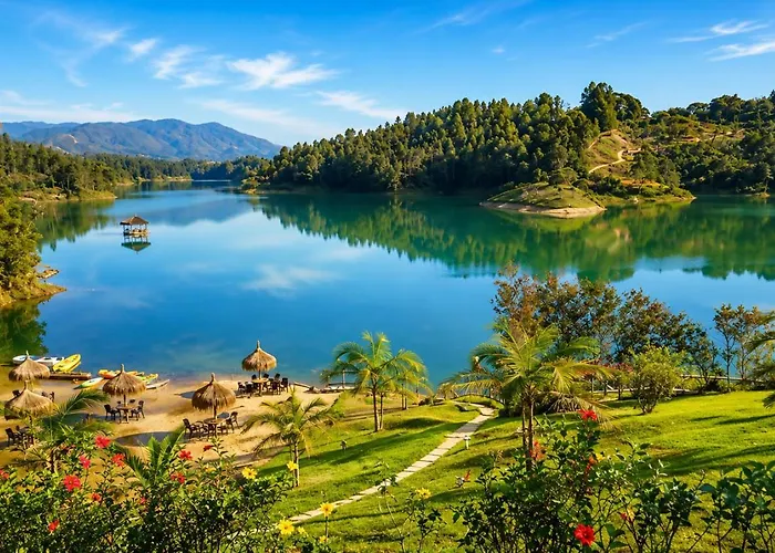 Hotel Pietrasanta Cabanas Frente A La Represa Penol Guatapé