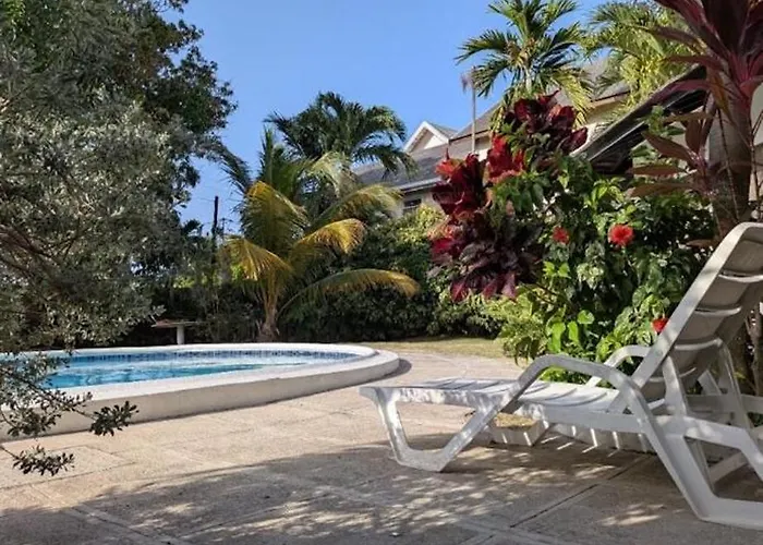 Reef Winds Villa Runaway Bay