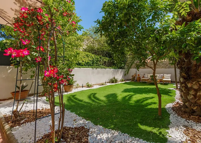 Urban Zen Garden- Entire House With 5 Suites Florence