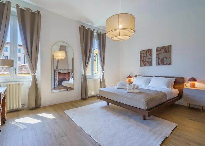 Urban Zen Garden- Entire House With 5 Suites Florence