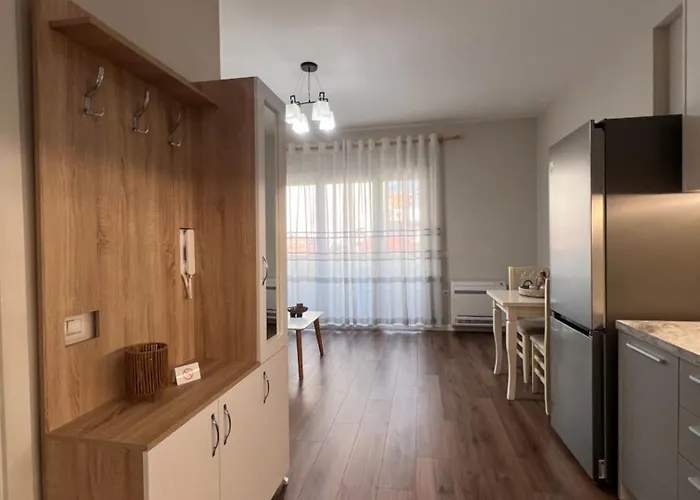 Stylish Apartment With Balcony Tirana