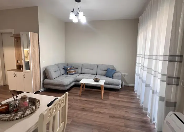 Stylish Apartment With Balcony Tirana