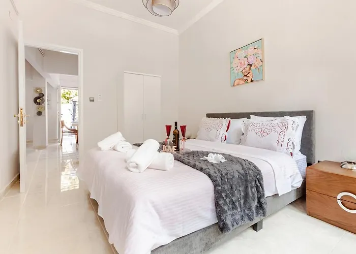 Enora Loutraki Guesthouse