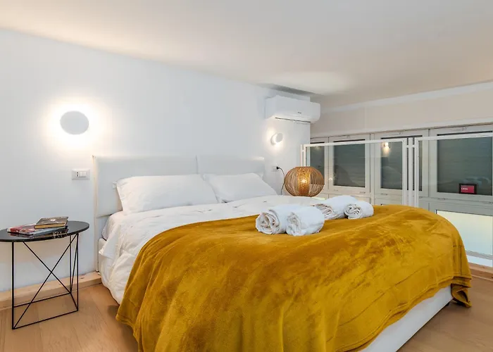 Loft Design With Mezzanine Near Metro Apartment Milan