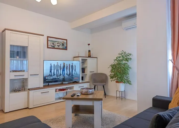 Stylish Sunrise Apartment - Balcony & Parking Bucharest