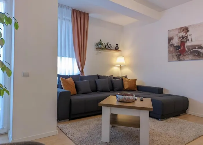Stylish Sunrise Apartment - Balcony & Parking Bucharest