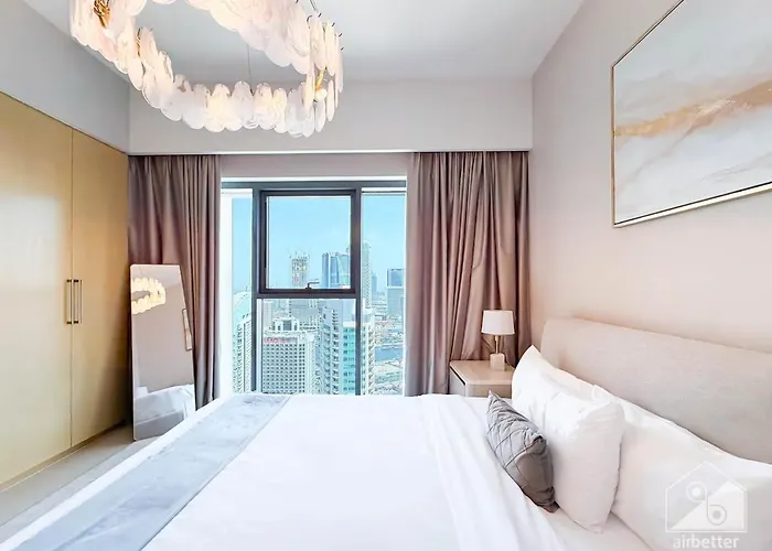 Downtown Luxury Apartment With Balcony - Walk To Dubai Mall