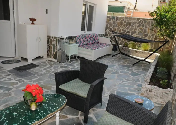 Enora Loutraki Guesthouse