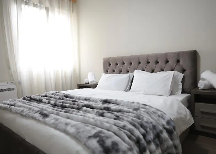 Stylish Apartment With Balcony Tirana