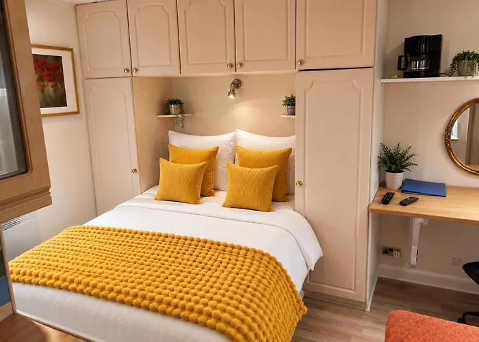 Harman Suites Self-Catering Apartments Free Wifi & Parking Leeds 