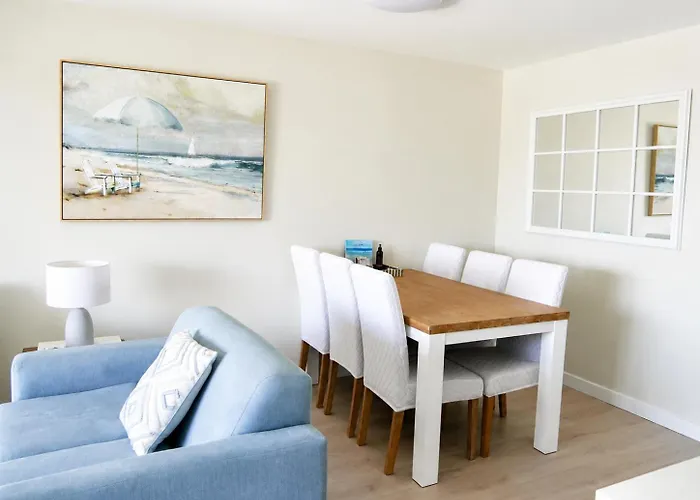 Pelican Cove Waterfront Apartments Gold Coast