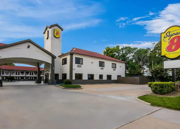 Super 8 By Wyndham Houston/Brookhollow Nw