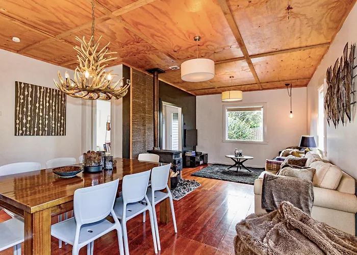 Stag & 3 Pigs - Ohakune Holiday Home