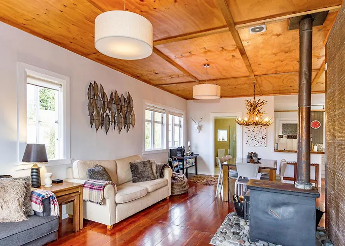 Stag & 3 Pigs - Ohakune Holiday Home