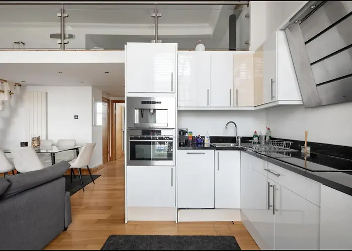 2-Bedroom Apartment - Bayswater - Sleeps 5 - Ground Floor London
