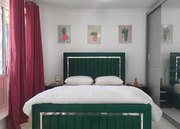 Modern, Bright Large Room - Near Bow Road Station London