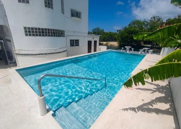 See Belize Waterside Sea View Family Apt For 6 With Kitchen, Balcony, Infinity Pool & Overwater Deck, 2Nd Floor Belize City