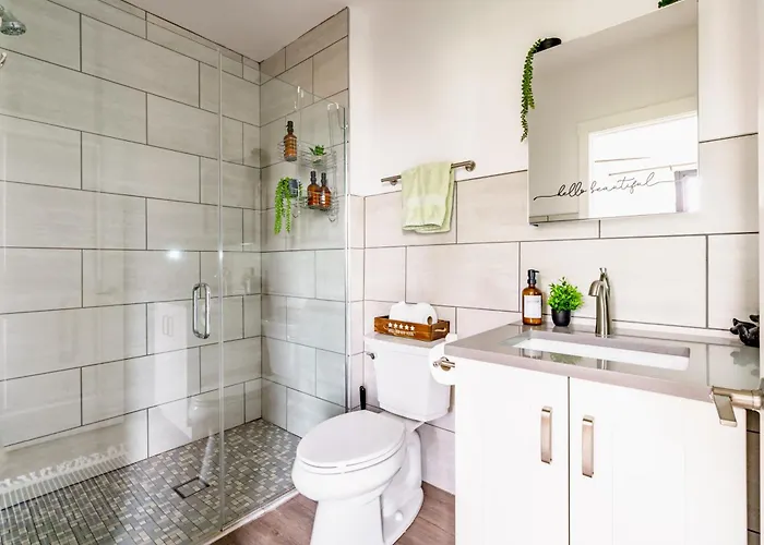 Jungle House Downtown Columbus - Modern Boutique Suites