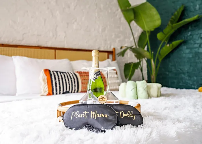 Jungle House Downtown Columbus - Modern Boutique Suites