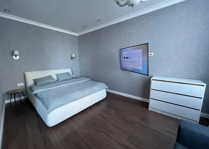 32 Pearl - Blackwhite Odesa