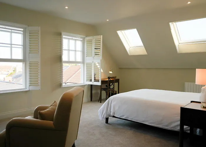 The Old Bank House Hotel Grouville