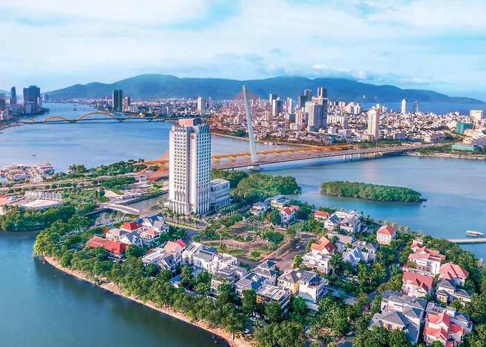 Grand Mercure Danang - 10 Minutes To Airport & 200M To Bach Dang Walking Street