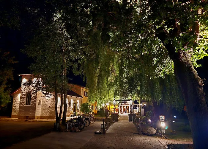 Ostsee-Rittergut-Ruegen - Binzhotel & Ordenskapelle