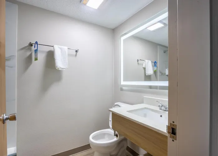 Days Inn & Suites By Wyndham Lexington